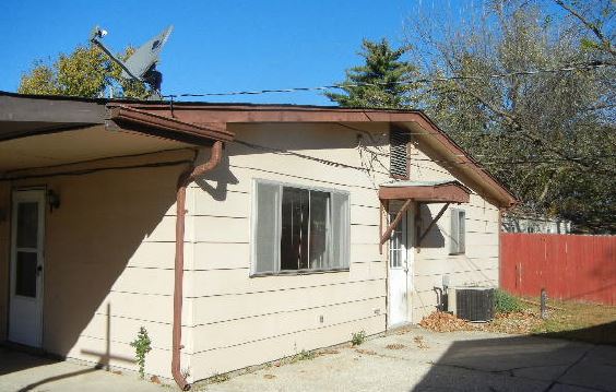 18 Boles Ave