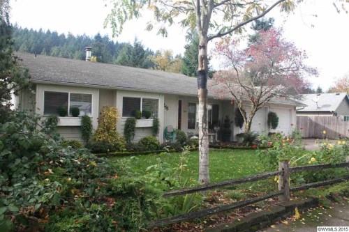 215 Walnut Av