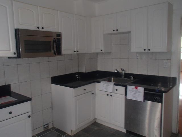 2805 Lake Ave