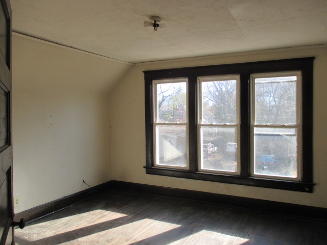 811 W Monroe Ter