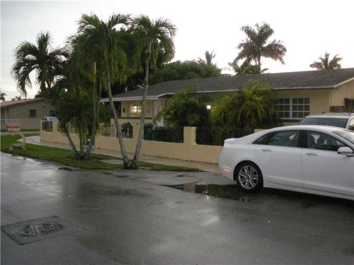 512 SW 103 AV