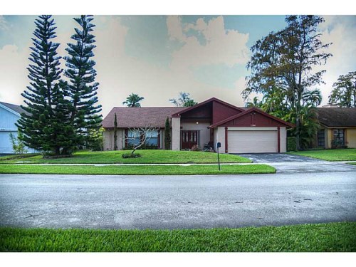7166 NW 49 CT