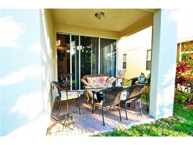 825 E Natures Cove Rd