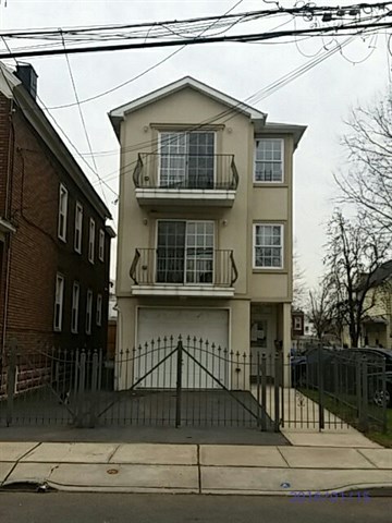842 Rebecca Pl