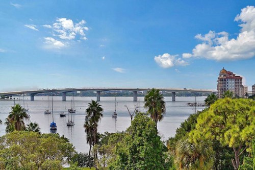 755 S Palm Ave #403