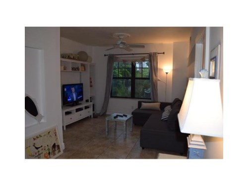 934 Michigan Ave # 209
