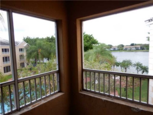 2880 N Oakland Forest Dr # 305