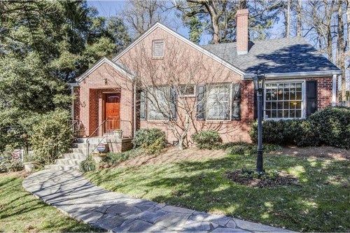 610 Hillpine Drive Ne