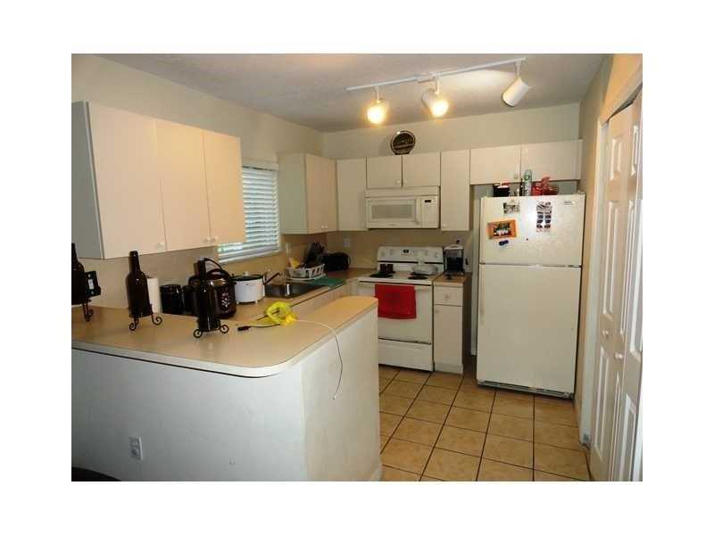 945 NE 34th Ave # 104