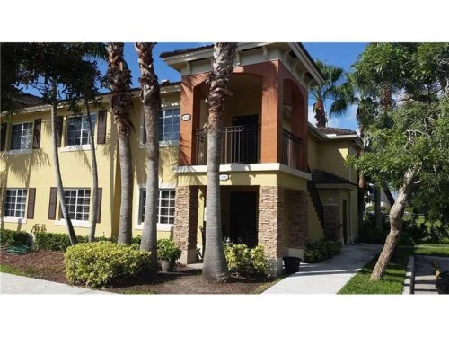 990 NE 33rd Ter # 204