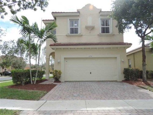 3772 NE 10th Ct