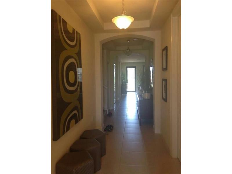 8800 NW 98th Ct