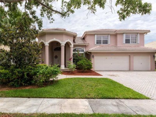 1915 NW 167th Ter