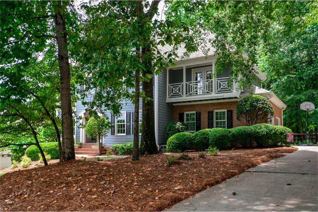 1035 Longwood Drive