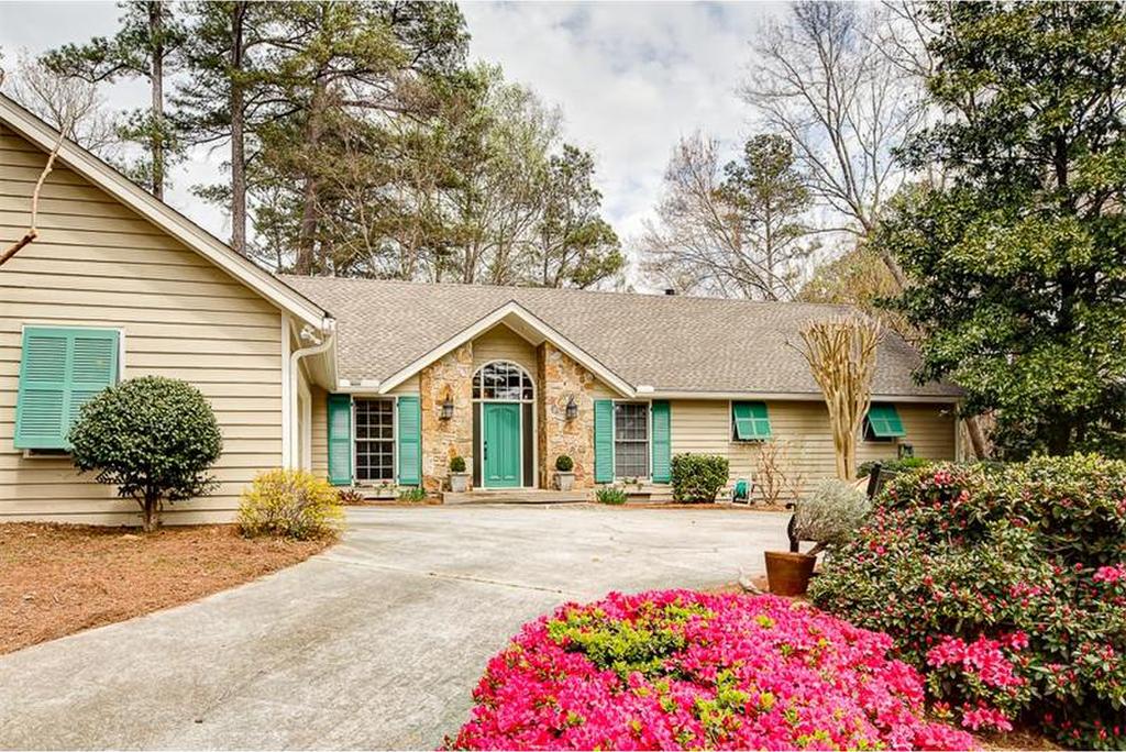 5537 Stapleton Drive