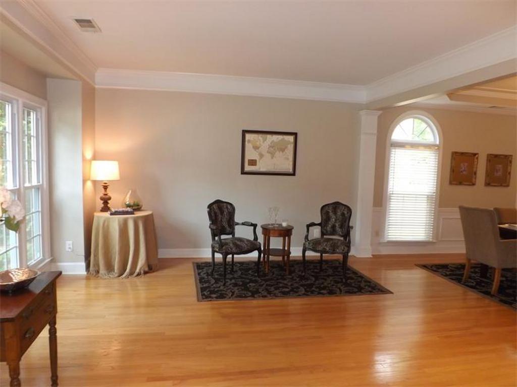 640 Glenridge Close Drive