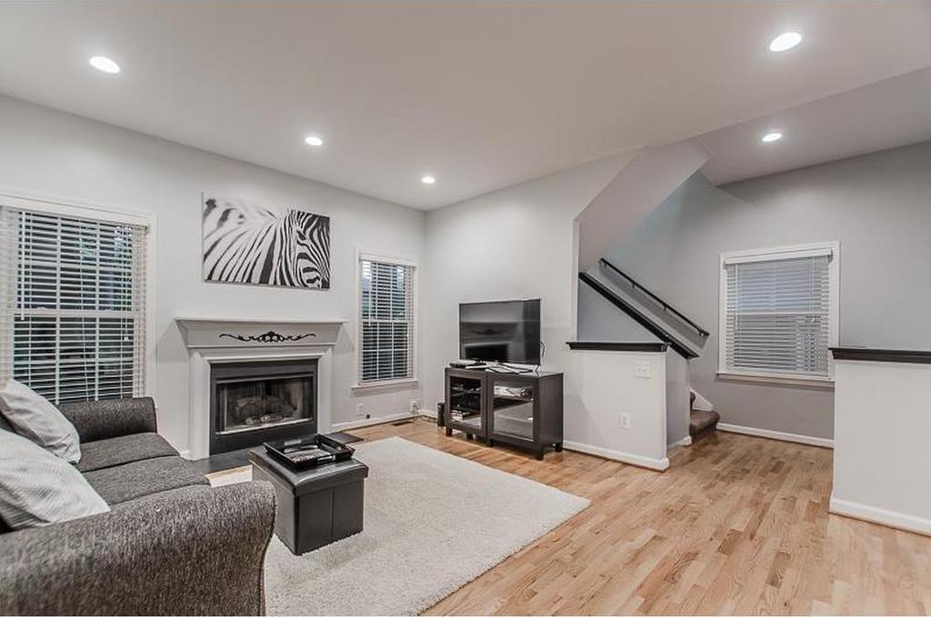 739 Ponce De Leon Place