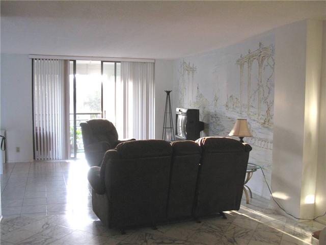 20400 W COUNTRY CLUB DR # 319