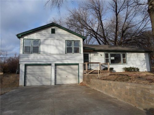 620 NW Sanford Ln
