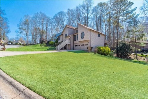 2230 Dawn Ct