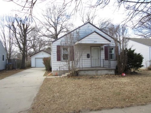 1657 N Jeanette Ave