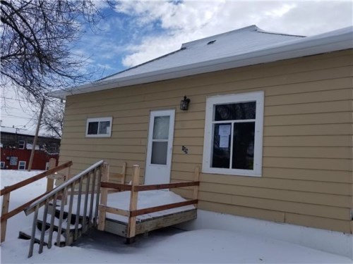 109 2nd St SE