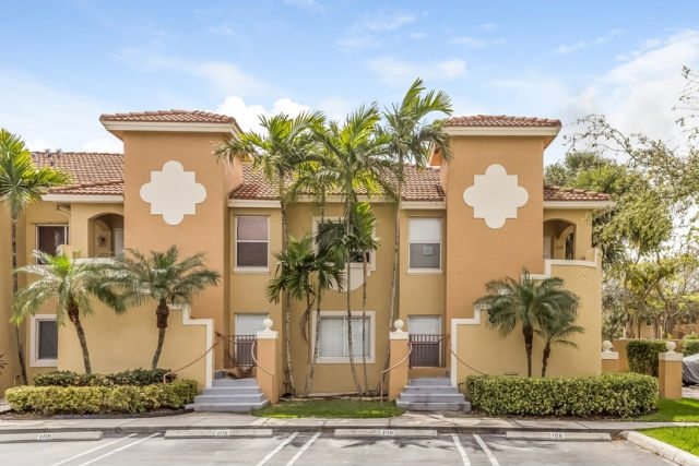 7820 NW 7th St Apt 206