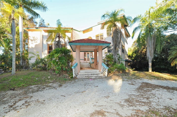 8424 Midnight Pass Rd