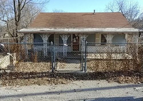 1301 N 50th Ter