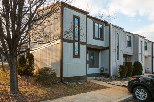 18 Helmsman Ct