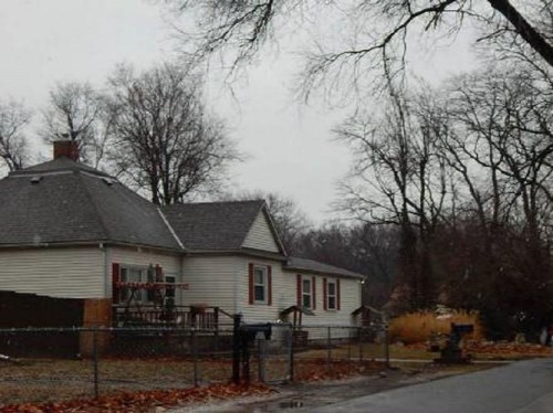 805 THOMPSON AVE