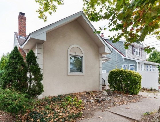 82 Boyle Ave