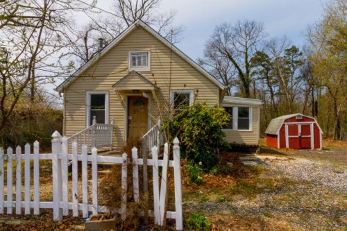 211 Heggen Ave