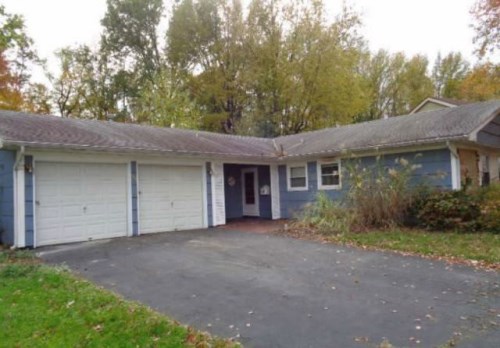146 E River Dr