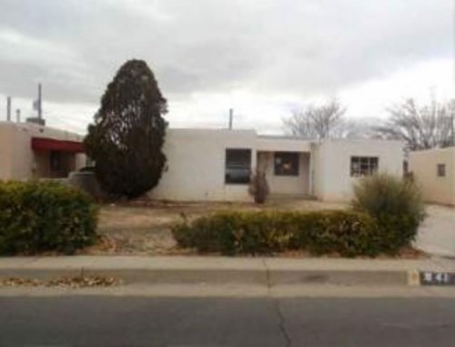 941 Palomas Dr SE
