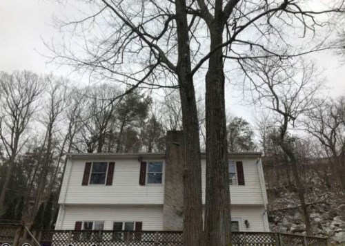 130 Fairlawn Dr