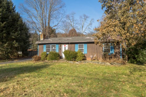 25 EAST BANK RD