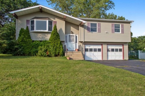 14 WOODSTOCK LN