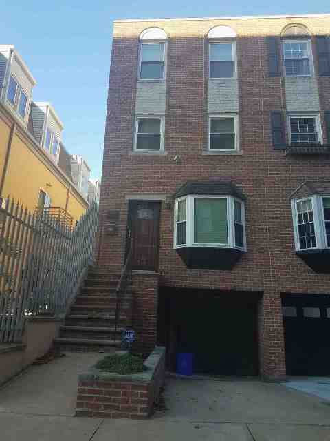 2825 Parrish St