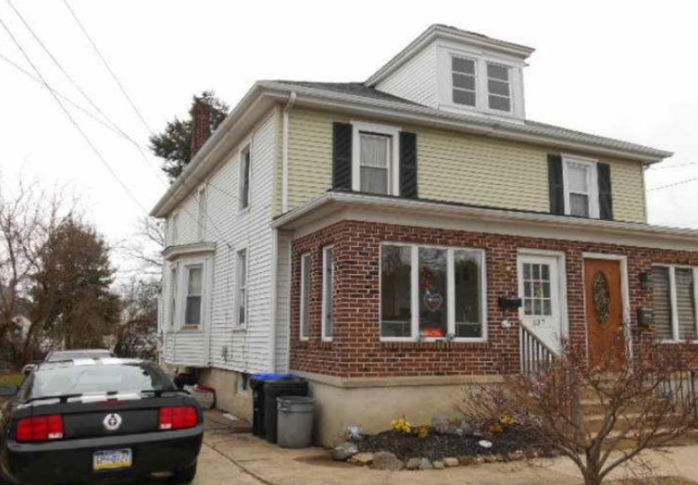137 W Laughead Ave