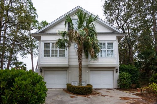 72 Royal Pointe Dr