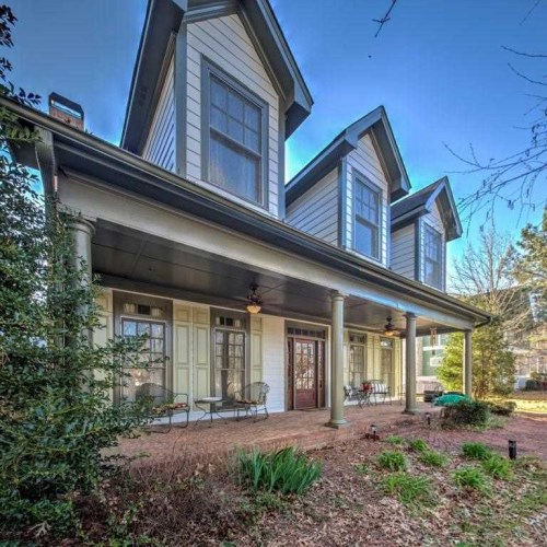 86 E Lake Terrace SE
