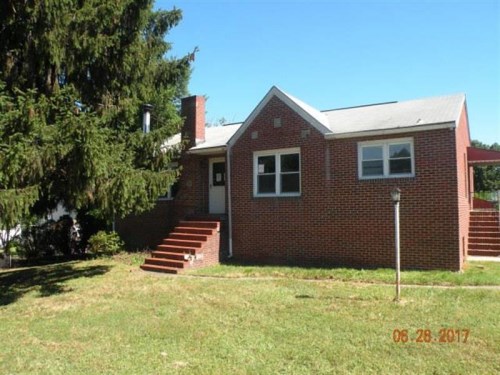 904 ESSEX AVE