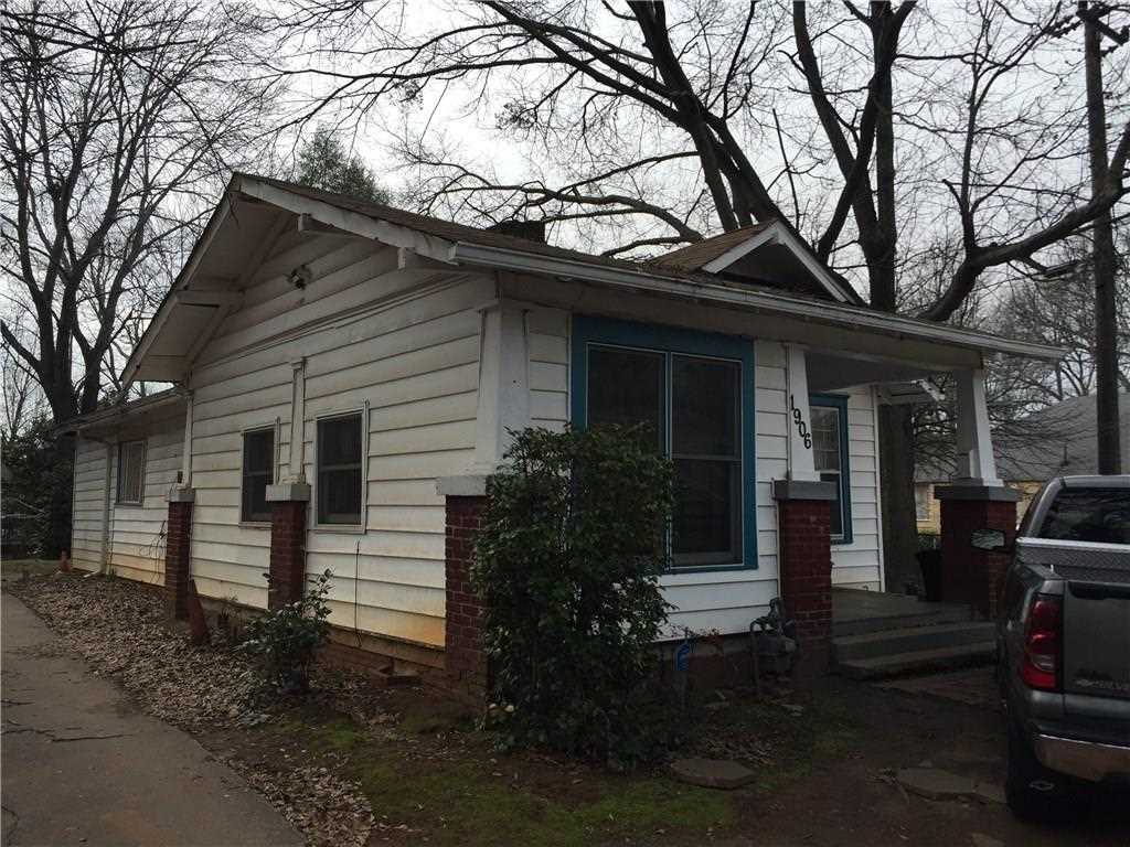 1906 Lakewood Terrace SE