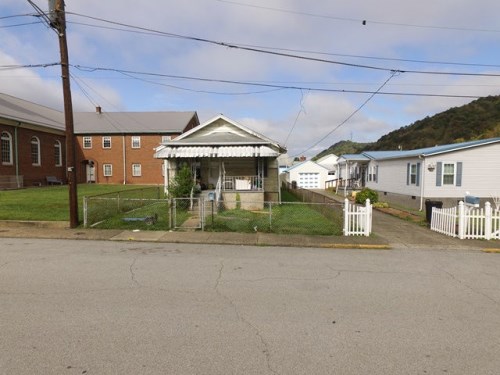 419 E 4TH ST