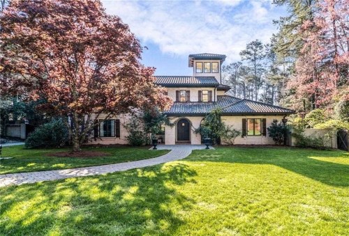 130 Woodlawn Dr NE
