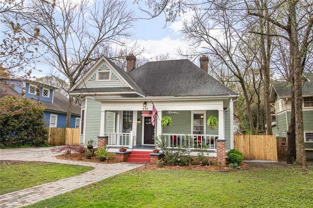 979 Delaware Ave SE