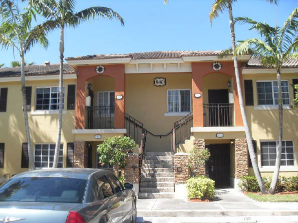 940 NE 33rd Ter Unit 204