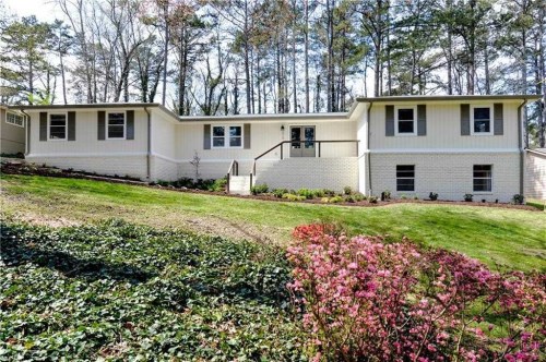 210 E Valley Dr