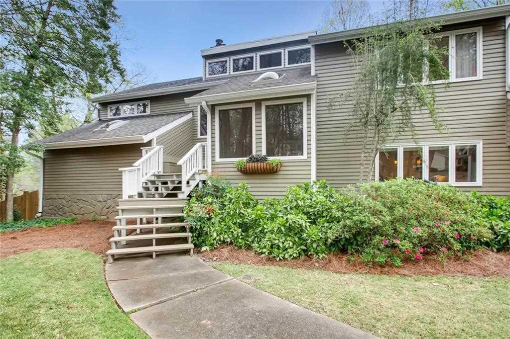 1737 Laurel Creek Trl SE